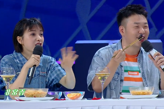 吴昕一句话重复三遍无人搭理，何炅接过话茬，白举纲却立马回应