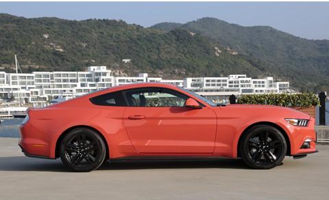 好尴尬，第一次看见野马时认成阿斯顿马丁