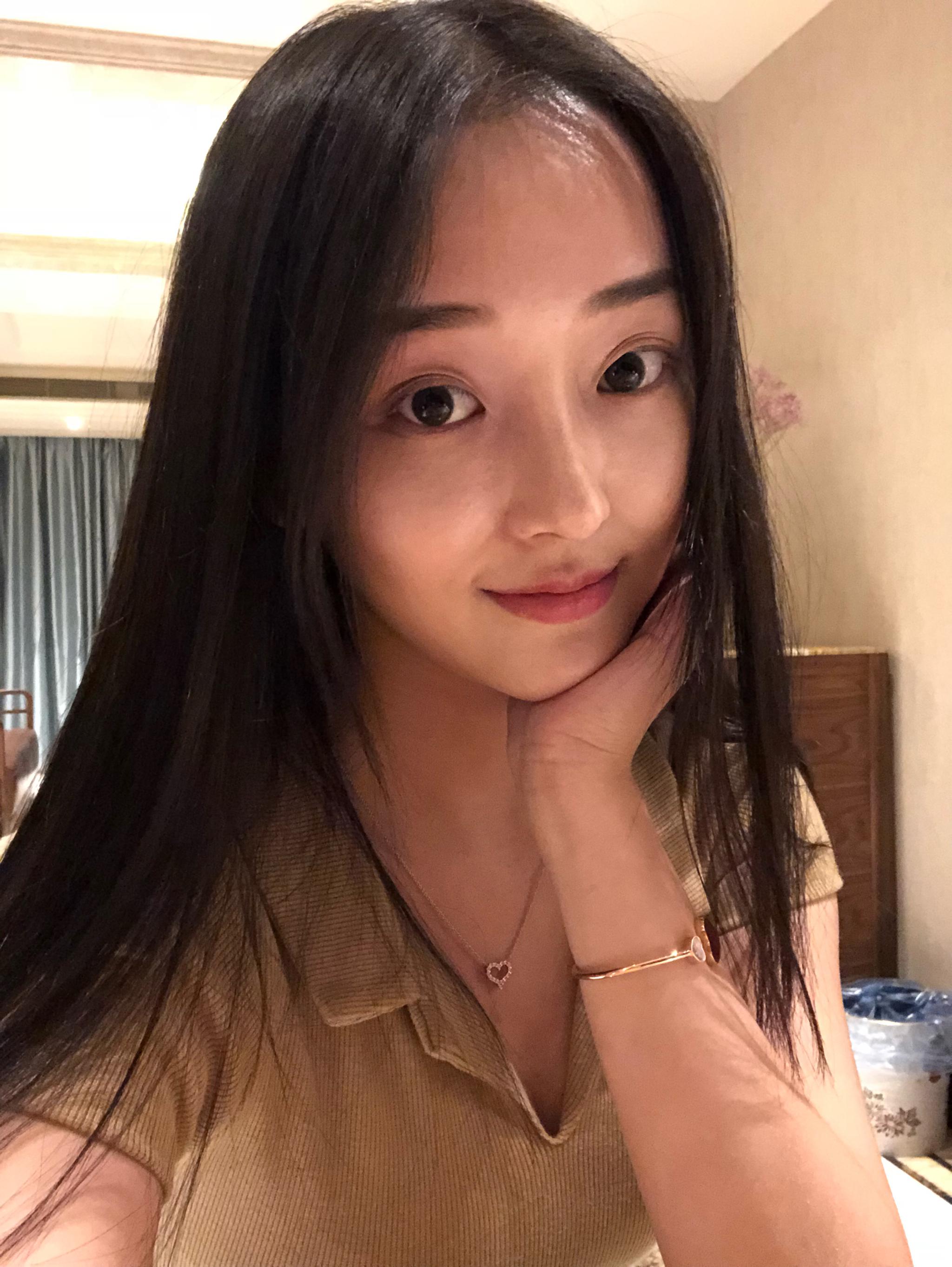 美女校花 就读于浙江传媒学院 来自湖北襄阳