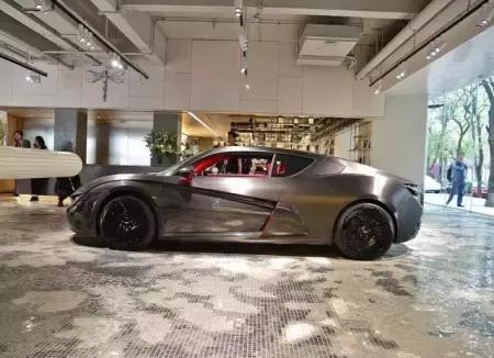 国产车标超跑已进店，网友：终于可以圆梦了，你知道它是谁吗？