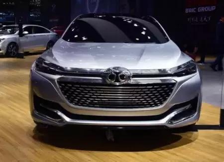 这车因车标被骂惨！比奥迪还漂亮，配奔驰三大件，售价不足15万