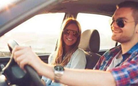 下雨忘关车窗？看奔腾X40如何为你解尬