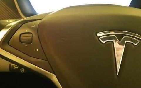 特斯拉退出交通事故调查 受害者家属将起诉