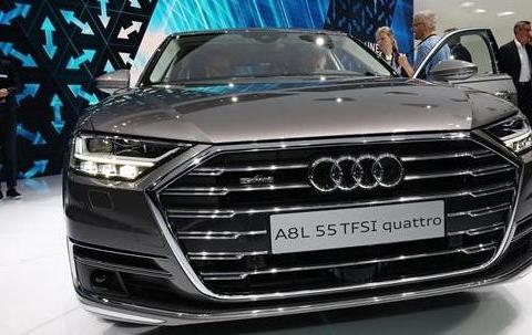 全国首提18款奥迪A8L，内饰比奔驰S级高一个档次，钥匙太寒酸