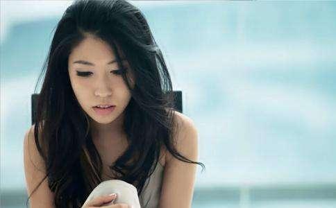 《我的歌声里》曲婉婷,国外生活很潇洒,母亲却在国内坐监