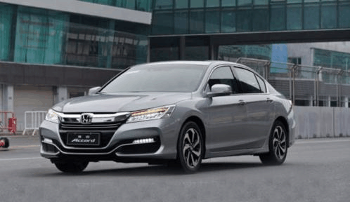 发动机就值20多万, 卖了20多年0差评, 中型车中的一哥非它莫属