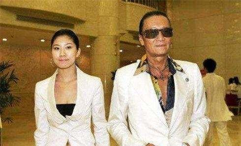 谢贤死后遗产留给孙子 锋:我十几岁就开始还债