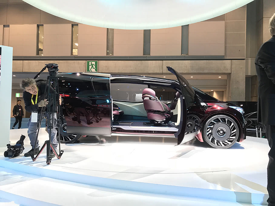 丰田最新MPV,轴距长3.5米,氢燃料驱动续航可达1000公里!
