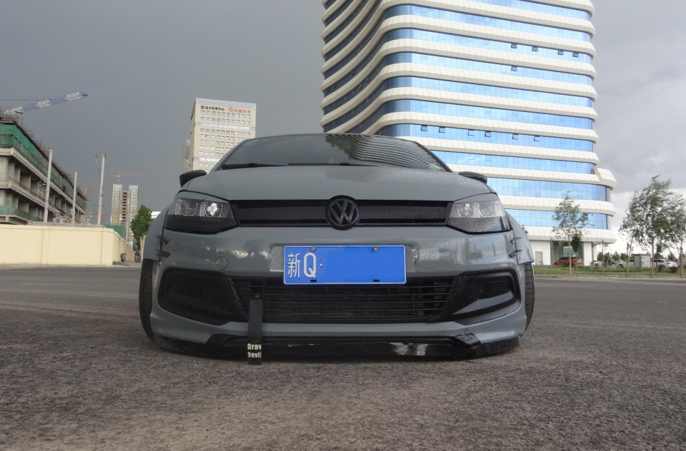 大众四眼polo爆改,大众四眼polo爆改改装 "买菜车"也可以有小钢炮的范,新疆车友大众polo改装案例!