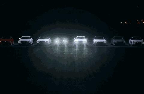 城会玩！奥迪卖灯售价4万，保时捷造电动拖拉机，特斯拉宣布破产