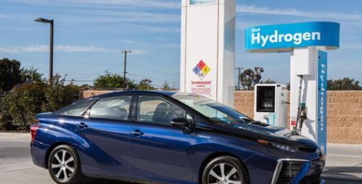 丰田不走寻常路，新能源汽车不插电、不加燃油，难道靠颜值吗？