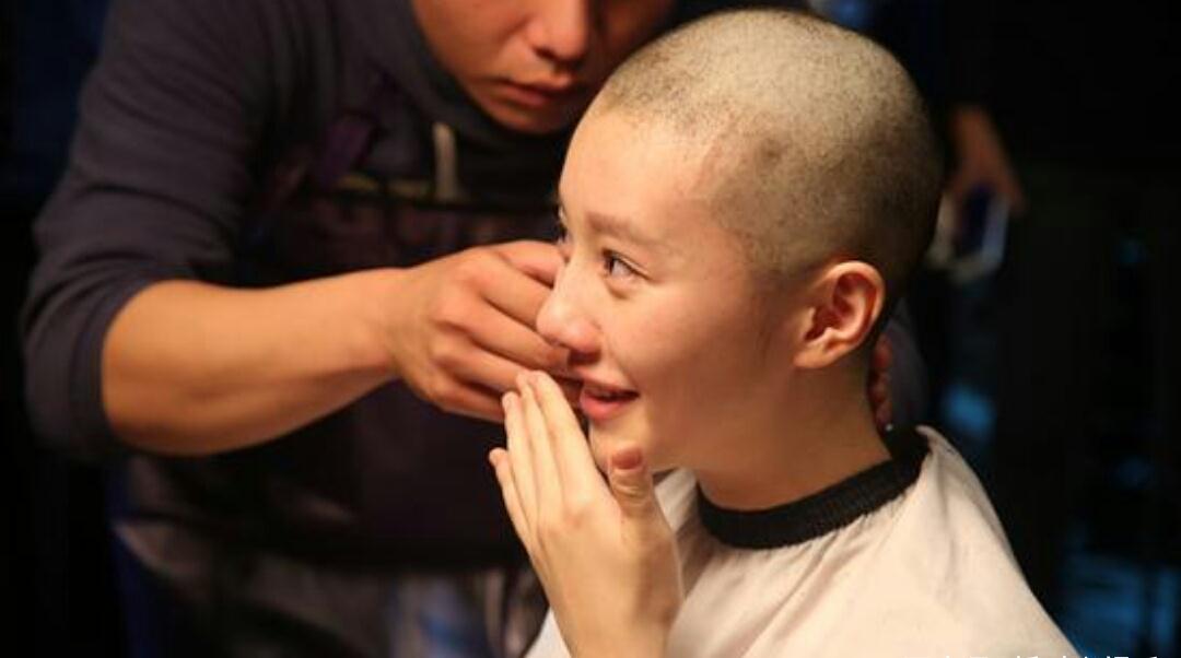 她是《扶摇》里面的女二,曾经为了拍戏剃光头,她就是王鹤润