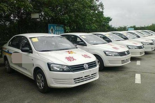 练车是时候驾校的教练车基本上都是桑塔纳, 它好在哪里呢?