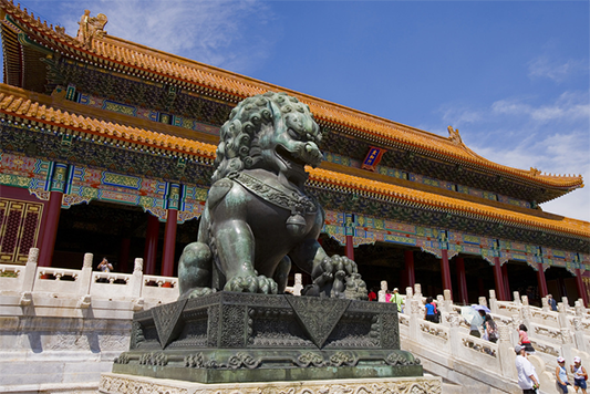 在故宫游玩,为何导游从不让游客和石狮子合影