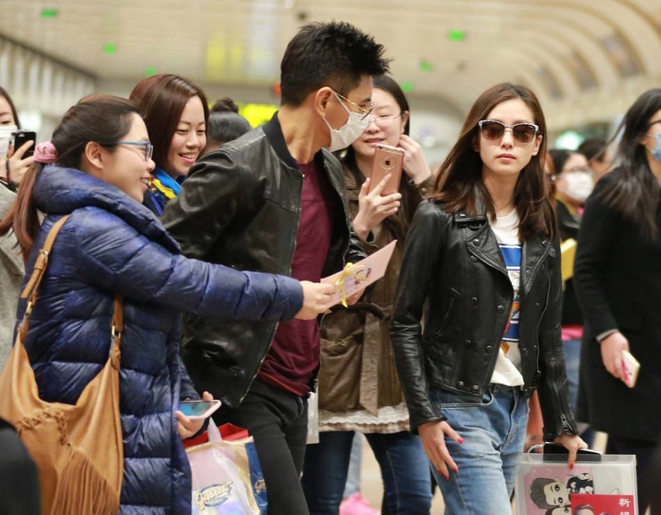 吴奇隆带侄儿照曝光,"父爱"十足,网友:刘诗诗赶紧生个