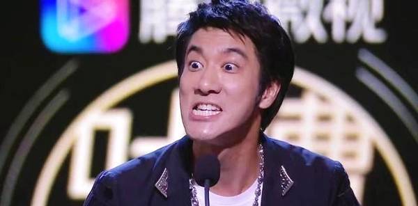 陶喆爆料王力宏节俭,王力宏现场脱鞋,穿的袜子