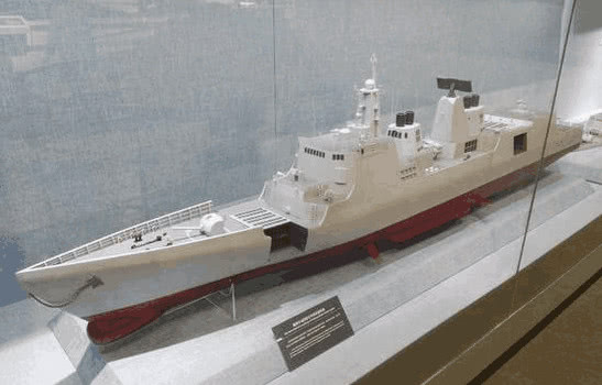 中国052E驱逐舰亮相,排水量超8千吨,比052D颜