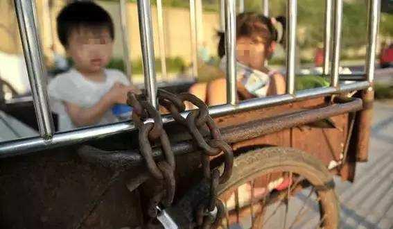 八张人贩子拐卖儿童图片，看到第三张就忍不住哭了!你们怎么看?