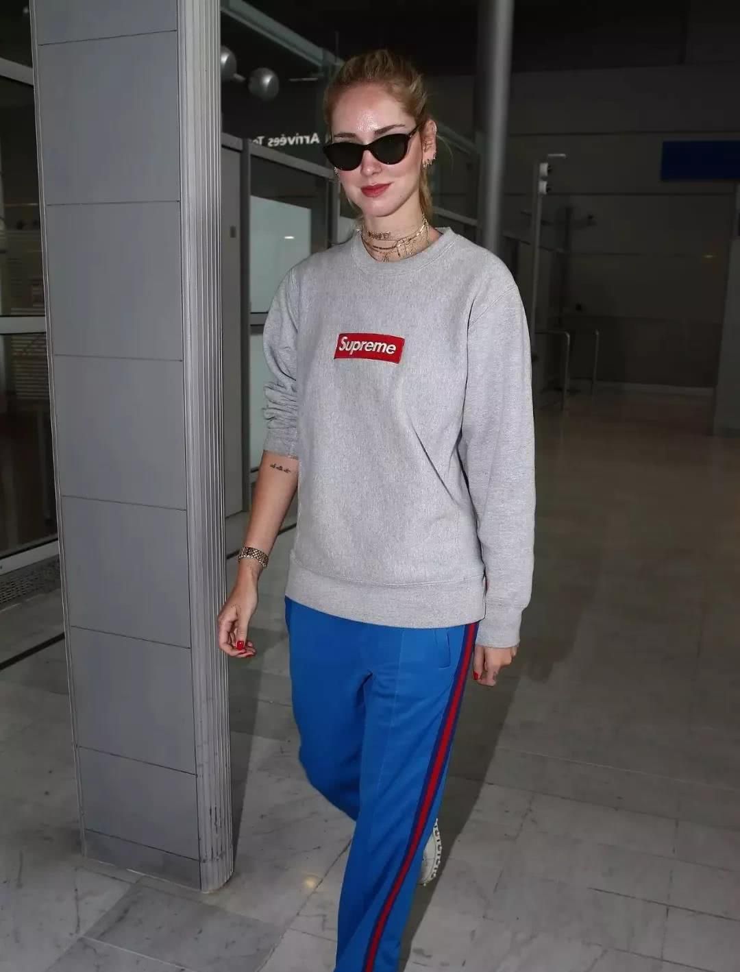 深秋卫衣怎么穿才显瘦?搭舒适的阔腿裤,休闲时