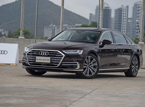 奥迪放大招，A8年轻10岁，叫板宝马7系，还自带按摩神器！！