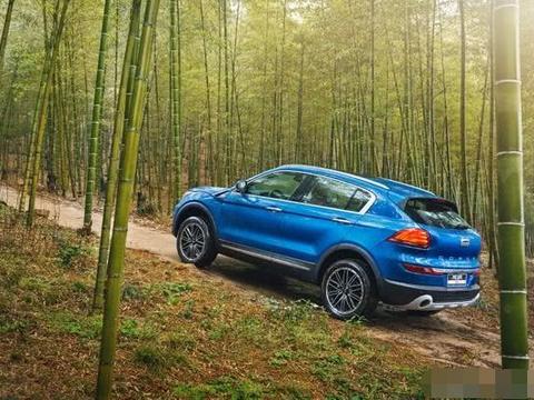 后排放下就是1.5米的双人床，还配11个BOSE音响，有面子