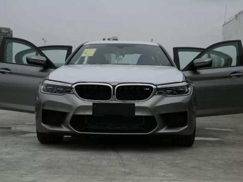 全国首台18款宝马M5到店，这才是真正的车