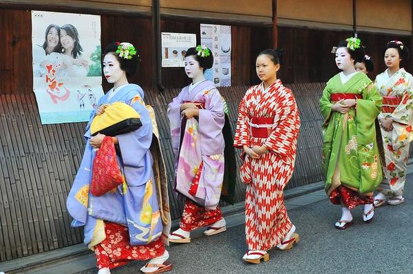 去日本旅游千万别盯着艺伎拍照,被控骚扰不说