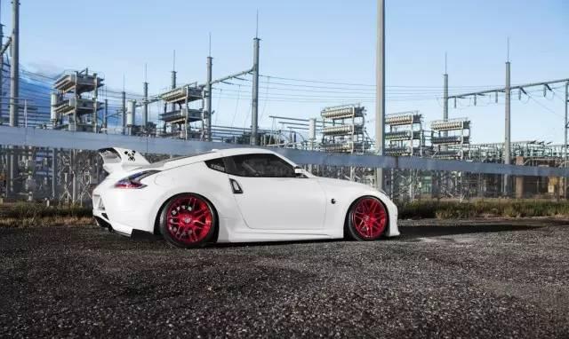 性能跑车：约瑟夫·曼的完美日产370z