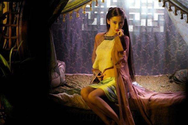 从古代女子贴身内衣发展史看来,上面都是穿肚兜,那下面穿什么?