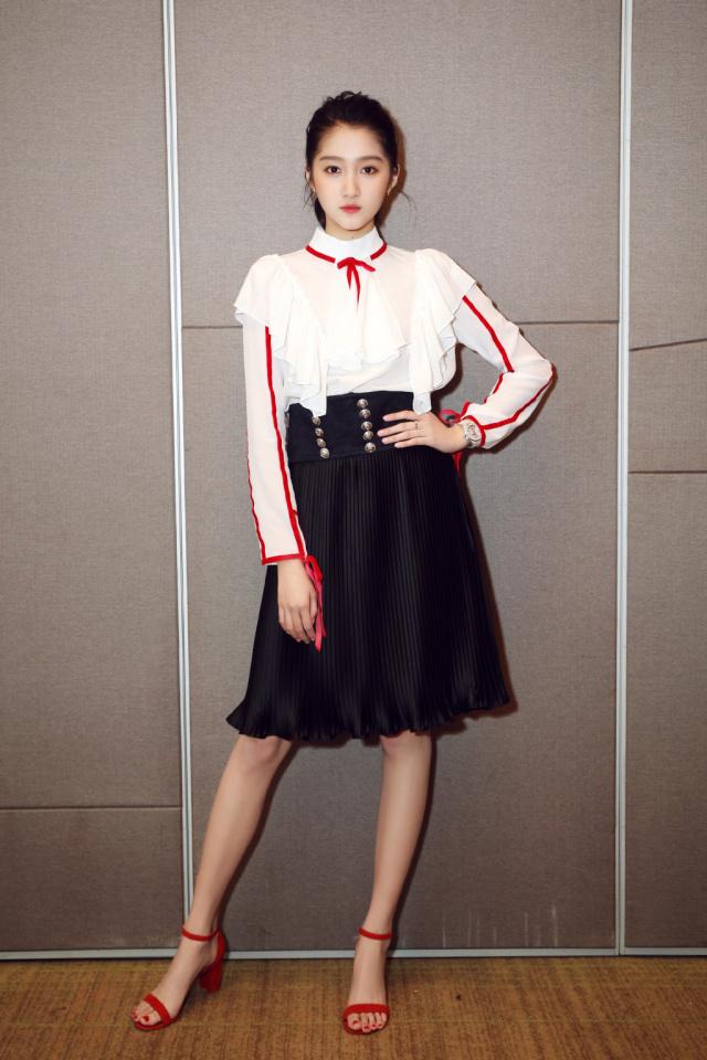 关晓彤纱裙搭秋裤是因为自卑?造型师出面解释