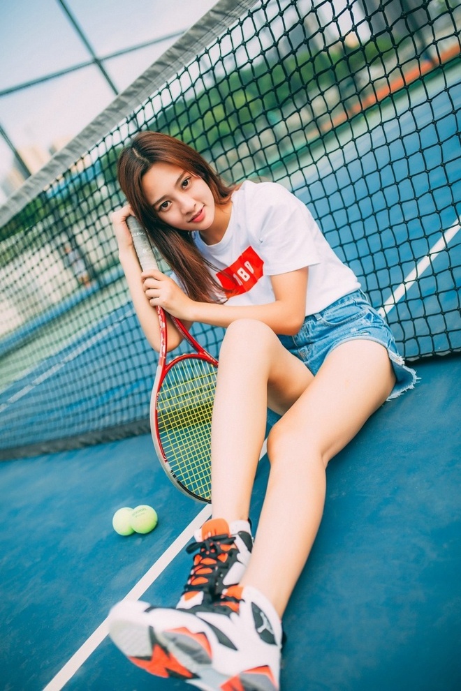 牛仔裤美女网球