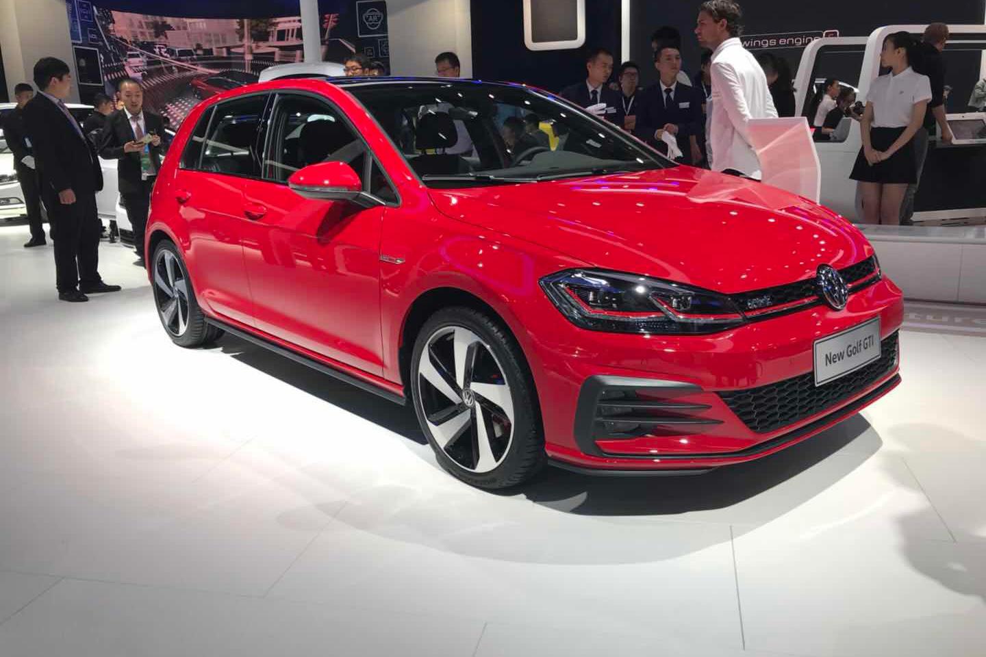 高尔夫7代GTI的小改款，配置更高，性能更强
