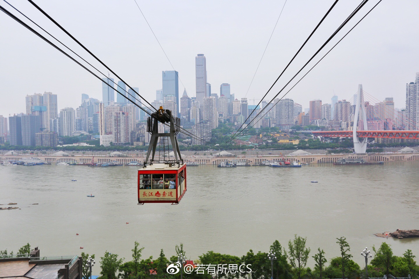 打卡了重庆长江索道,如今著名的网红景点