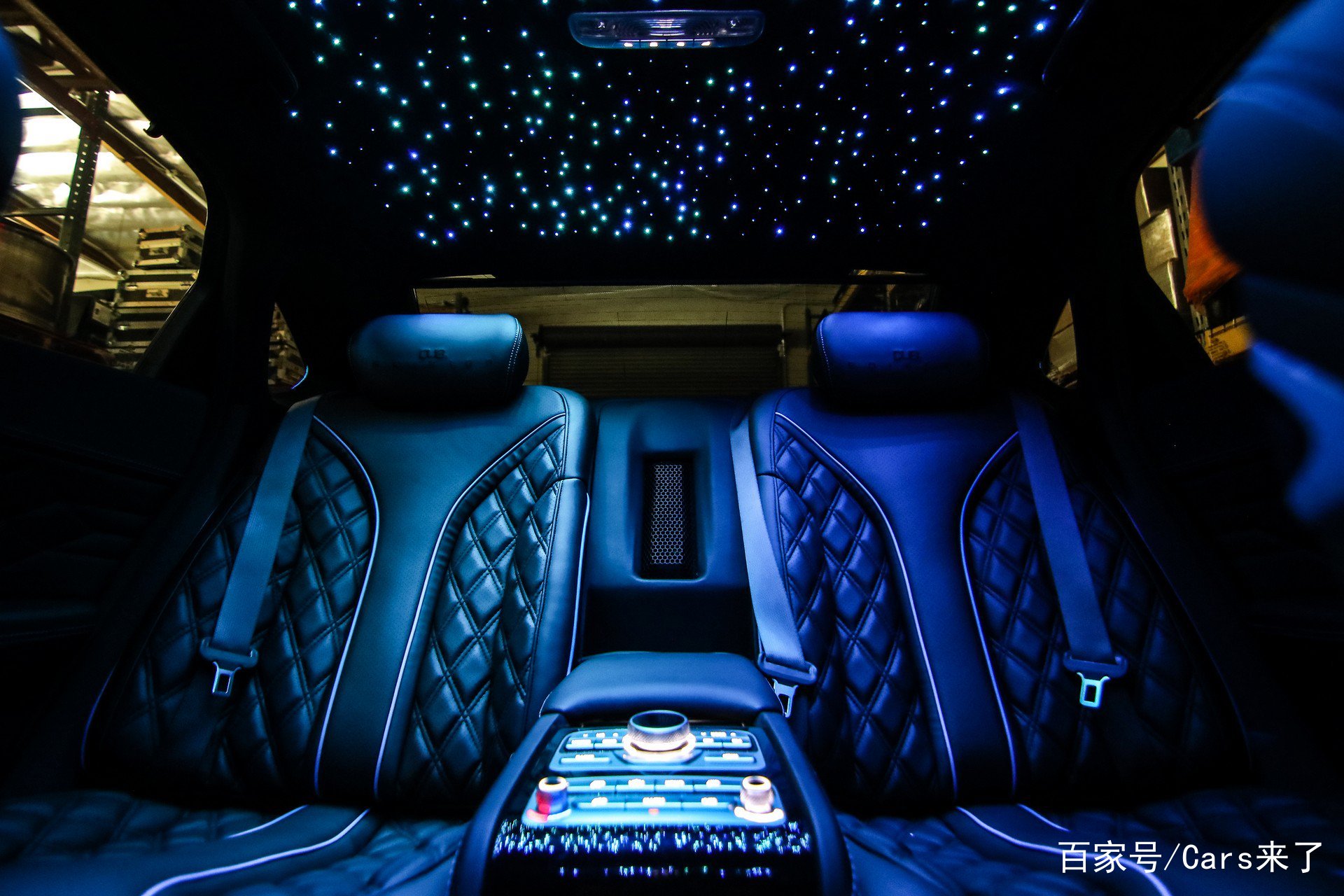 宾利灯,星空顶和艾美表,配置不输奔驰s级,售价比s级便宜30万
