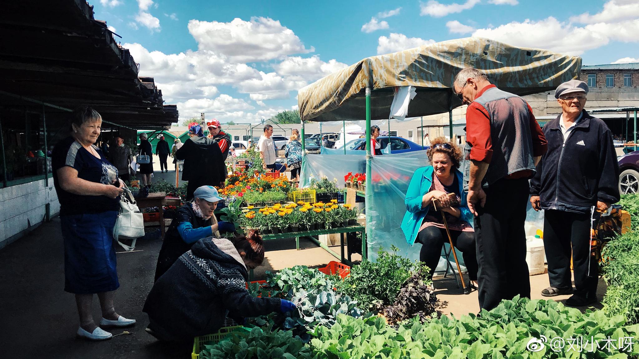 哈萨克斯坦的色彩总体明亮一些,人种的长相也