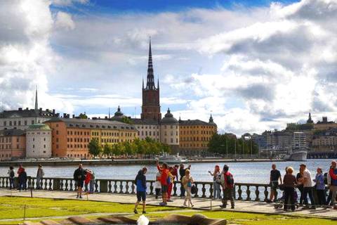 中国游客瑞典被扔事件,出境游玩该如何全身而