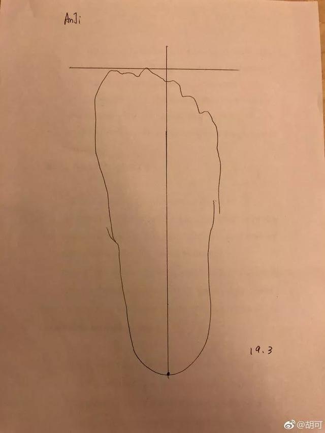 给宝宝买鞋不是大就是小,如何量脚长,看看胡可