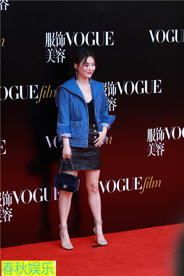 李冰冰杨幂Baby一众女星红毯比美,她靠衣服取