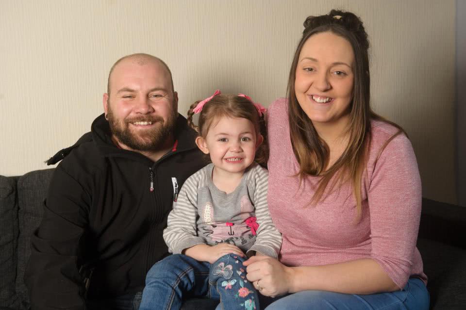 宝妈晕倒,两岁宝宝模仿大人打电话求救成功!