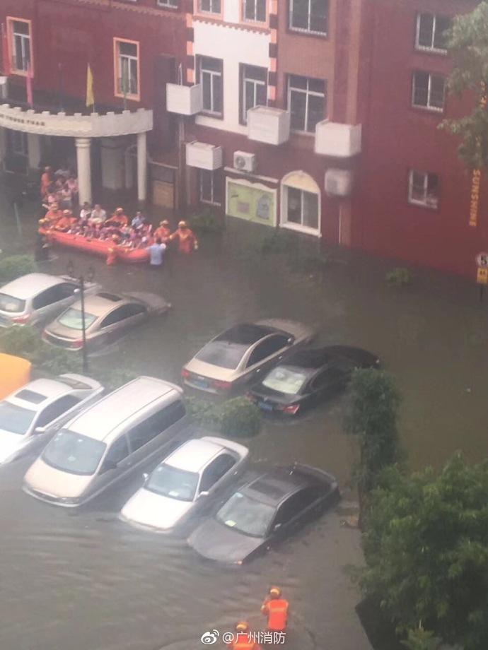 广州白云机场积水变身白云码头?都是台风艾云