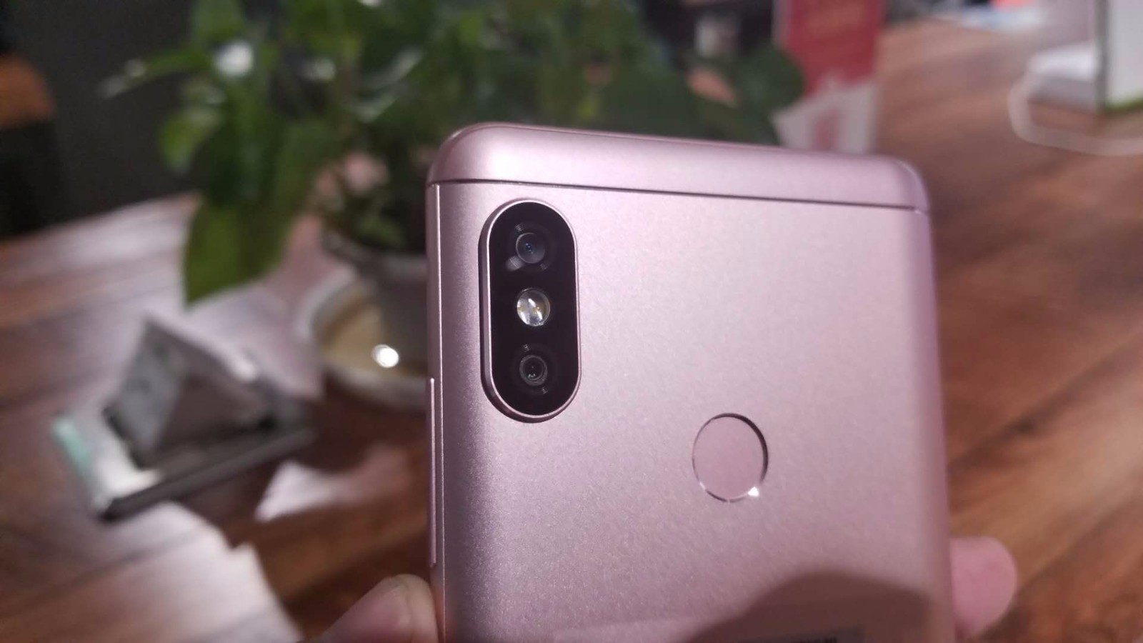 红米redminote5,红米redminote9pro 红米note 5真机上手体验:颜值稍有不足 整体配置趋于完美