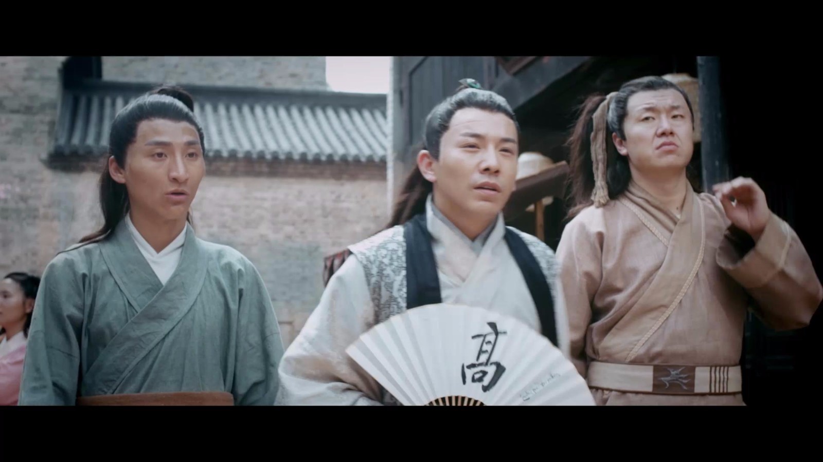 低俗的东北人却吃光了所有蛋糕