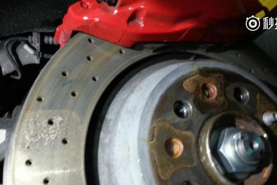 新车开了百公里刹车就失灵，气得4S店怒骂小日本