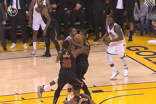 杜兰特突破是不是进攻犯规? NBA官方给出了解