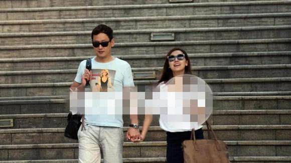 最美的年龄嫁了邱心志，如今离婚6年了，她带着12岁儿子过成这样