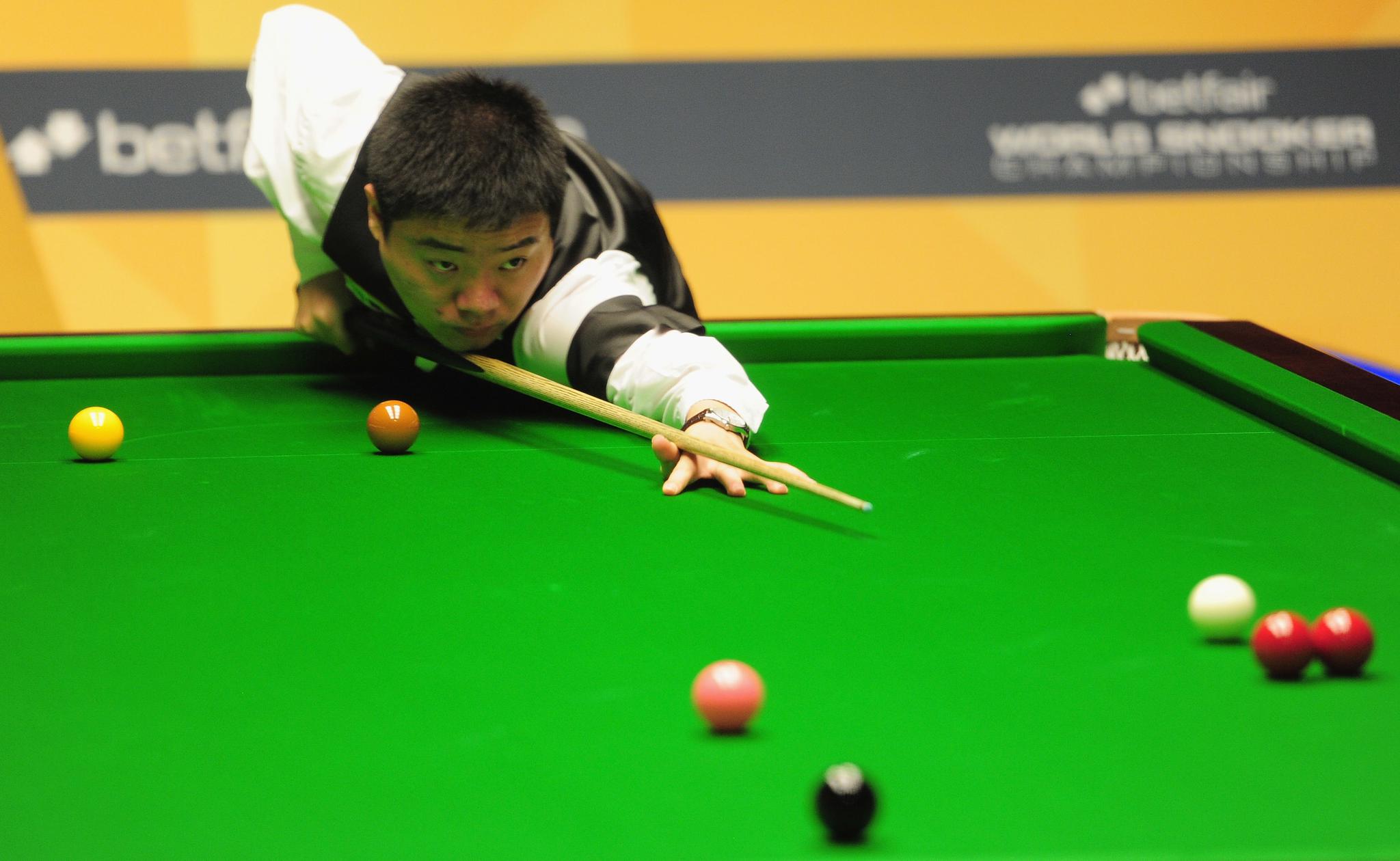 丁俊晖撕广告牌获点赞!此举令国人骄傲!