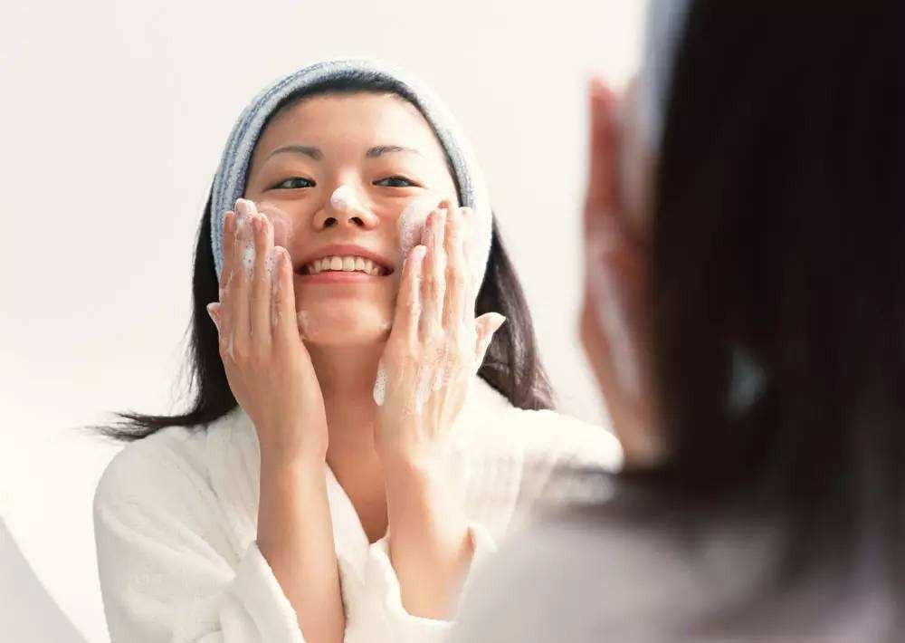 怎样用白醋洗脸效果好?记住这3种方法，特别是第2种，白的真快!