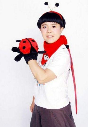 53岁刘纯燕女儿近照,长相漂亮,男友更是高大帅