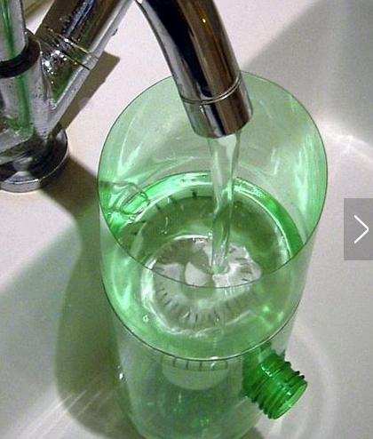 利用矿泉水瓶可乐瓶自制滤水器的手工制作图解