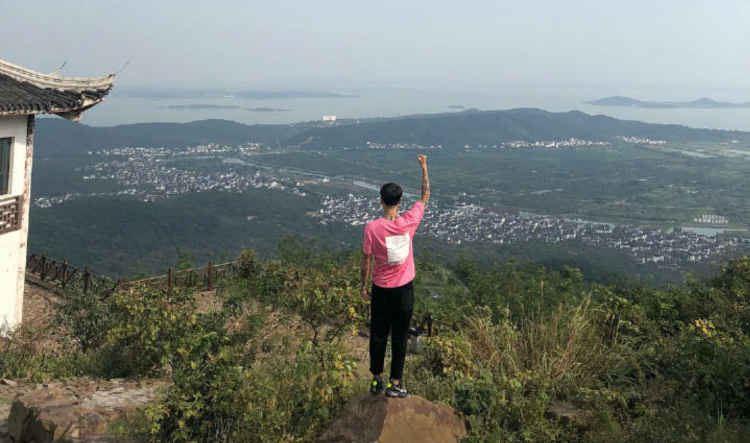 上海绿地申花球员荣昊,利用中超间歇期陪同老